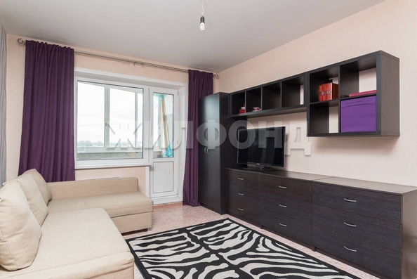 
   Продам 1-комнатную, 37.7 м², Петухова ул, 103/2

. Фото 1.