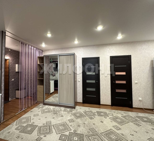
   Продам 3-комнатную, 71.9 м², 2-й (4 мкр.) кв-л, 233

. Фото 2.