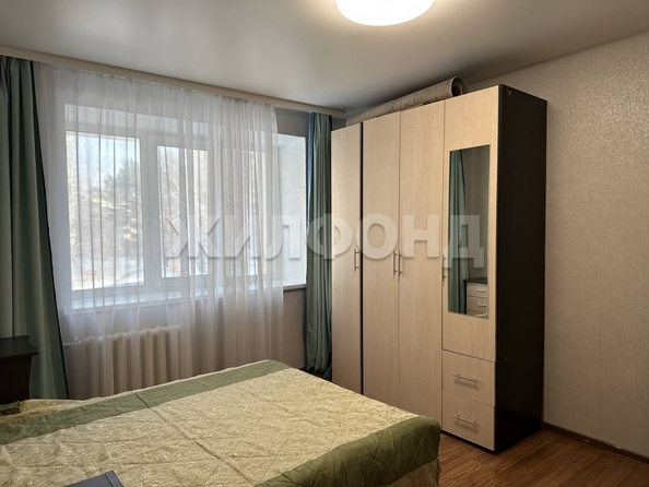 
   Продам 3-комнатную, 71.9 м², 2-й (4 мкр.) кв-л, 233

. Фото 7.