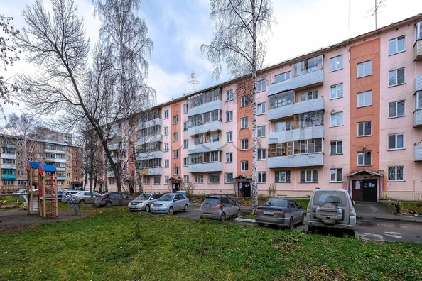 
  Продается 4-комн. квартира, 61 м², Петухова ул, д. 110
. Фото 8.