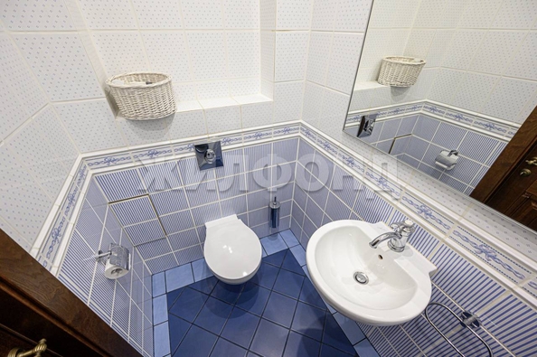 
   Продам 3-комнатную, 116.5 м², Кирова ул, 46

. Фото 12.