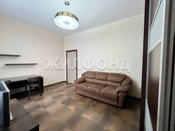 
   Продам 3-комнатную, 99.2 м², Красный пр-кт, 153Б

. Фото 12.