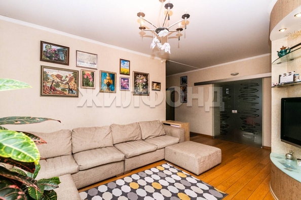 
   Продам 4-комнатную, 111.8 м², Урицкого ул, 13

. Фото 8.