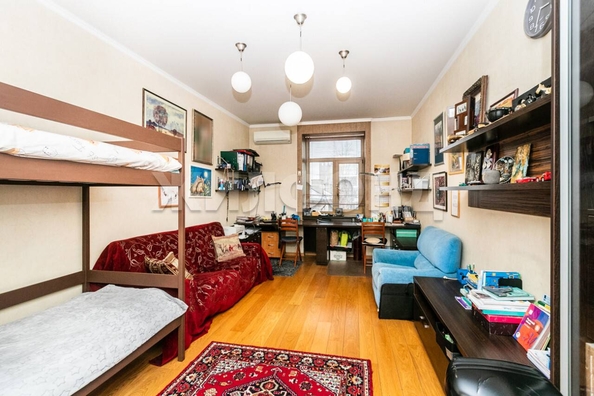 
   Продам 4-комнатную, 111.8 м², Урицкого ул, 13

. Фото 9.