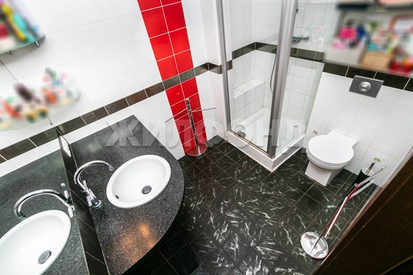 
   Продам 4-комнатную, 111.8 м², Урицкого ул, 13

. Фото 15.
