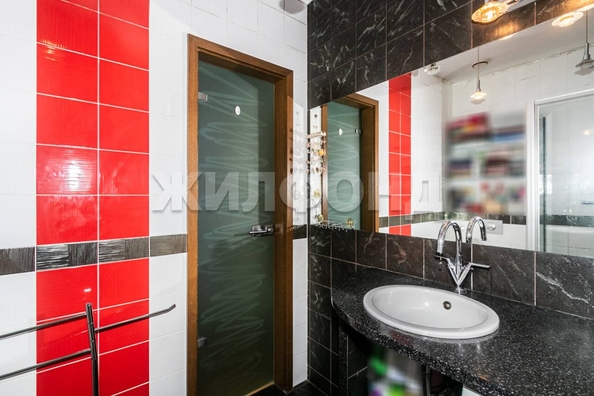 
   Продам 4-комнатную, 111.8 м², Урицкого ул, 13

. Фото 16.