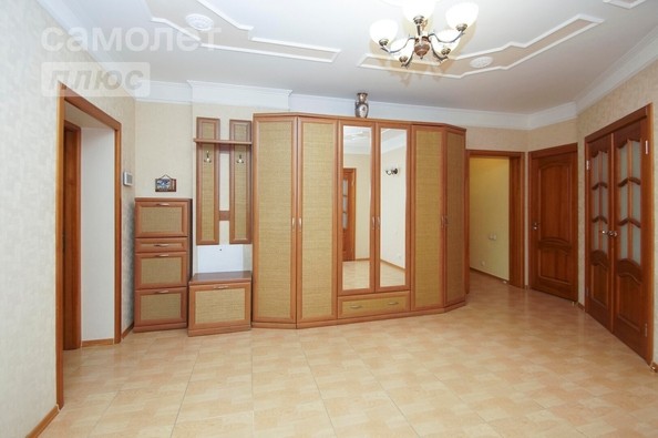 
   Продам 5-комнатную, 210 м², Омская ул, 115/1

. Фото 5.
