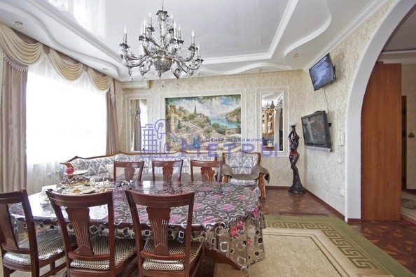 
   Продам дом, 230 м², Омск

. Фото 2.
