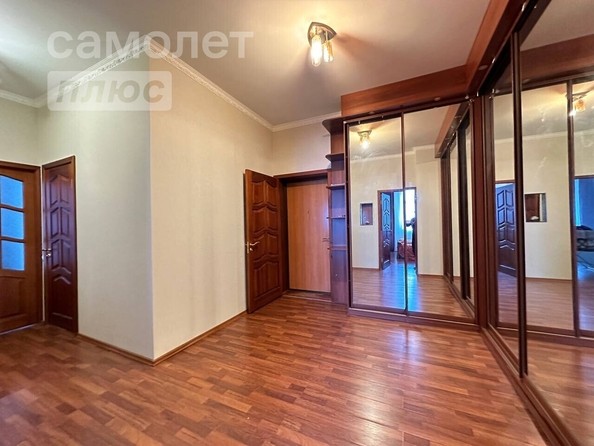 
   Продам 3-комнатную, 67.7 м², Кемеровская ул, 24

. Фото 1.