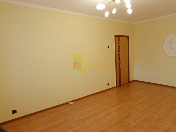 
   Продам 1-комнатную, 37 м², Дмитриева ул, 1/4

. Фото 5.
