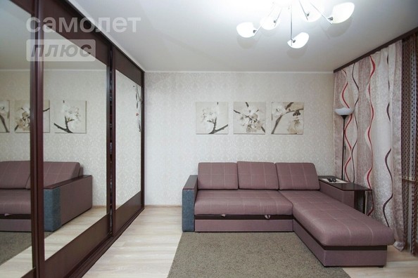 
   Продам 1-комнатную, 30.9 м², Школьный б-р, 7

. Фото 2.