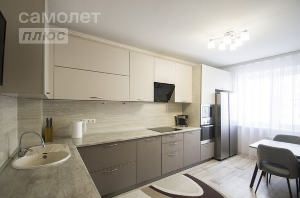 
   Продам 3-комнатную, 81.4 м², Малиновского ул, 23к2

. Фото 1.