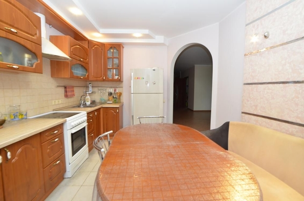 
   Продам 3-комнатную, 102.7 м², Омская ул, 107

. Фото 1.