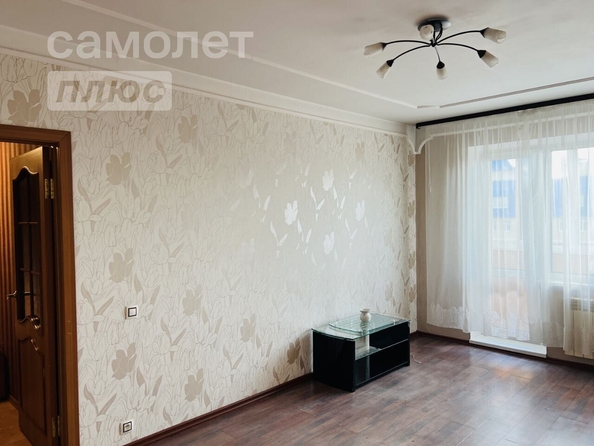 
   Продам 2-комнатную, 52.9 м², 10 лет Октября ул, 105

. Фото 2.