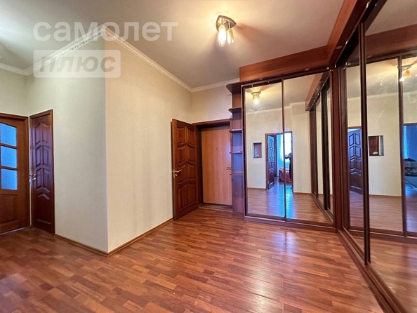 
   Продам 3-комнатную, 67.7 м², Кемеровская ул, 24

. Фото 2.