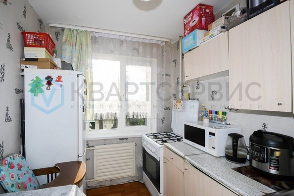 
   Продам 1-комнатную, 29.7 м², Молодова ул, 8

. Фото 2.