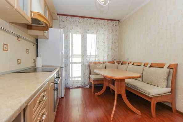 
   Продам 2-комнатную, 56.7 м², Архитекторов б-р, 4

. Фото 2.