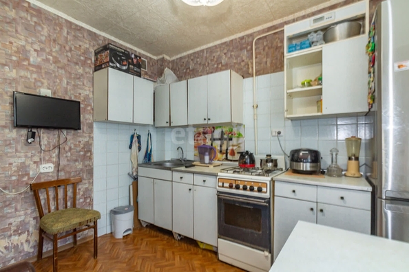 
   Продам 2-комнатную, 50.3 м², 50 лет Профсоюзов ул, 107/1

. Фото 4.