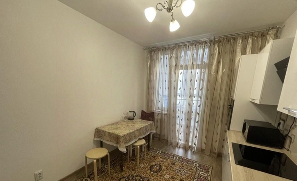 
  Сдам в аренду 1-комнатную квартиру, 41 м², Омск

. Фото 9.