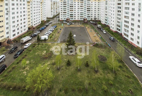 
   Продам 4-комнатную, 83 м², Дмитриева ул, 1/7

. Фото 3.