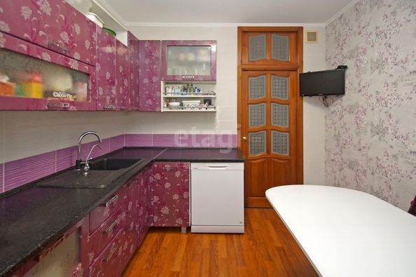 
   Продам 3-комнатную, 80.6 м², Конева ул, 14/1

. Фото 2.