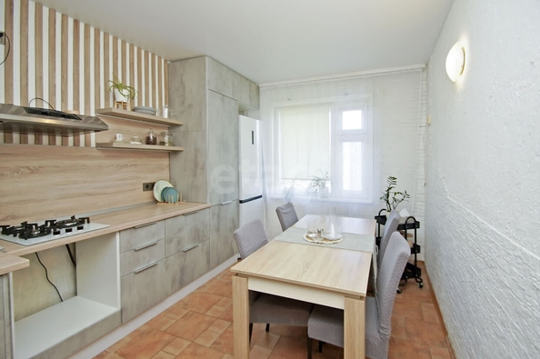 
  Продается 3-комн. квартира, 63.7 м², Омская ул, д. 127
. Фото 3.