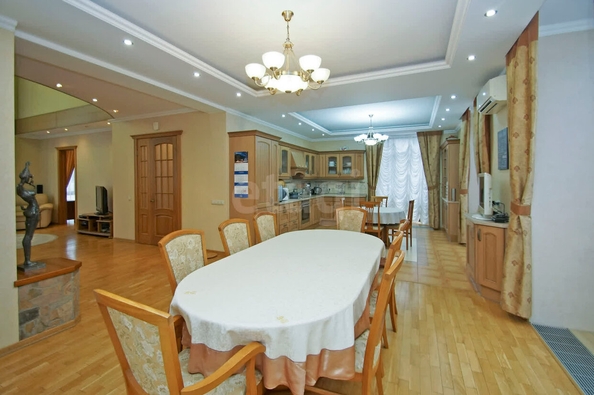 
  Продается дом, 302.3 м², Омск
. Фото 1.