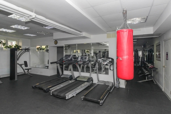 
  Продается универсальное помещение, 295 м², Перелета ул, д. 26
. Фото 2.