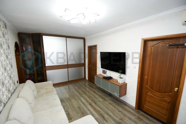
  Продается 3-комн. квартира, 49.3 м², Володарского ул, д. 122
. Фото 2.
