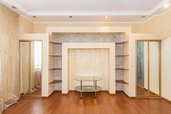 
  Продается 3-комн. квартира, 66 м², Серова ул, д. 18
. Фото 4.