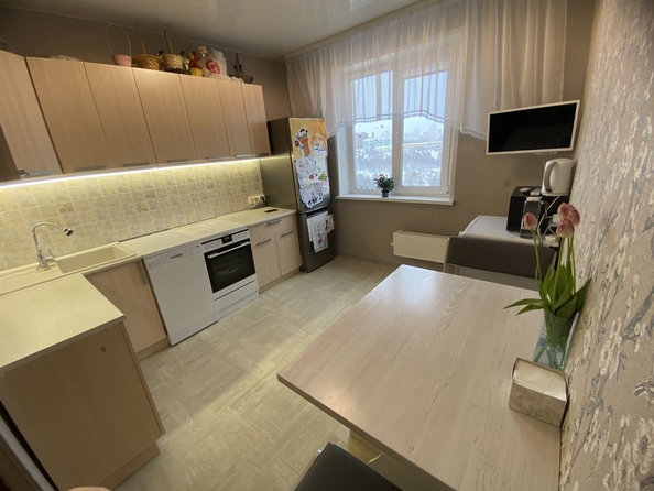 
   Продам 2-комнатную, 53 м², Обручева ул, 14

. Фото 1.