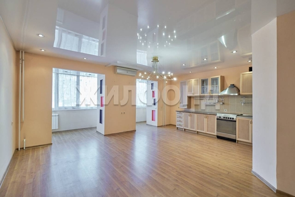 
   Продам 3-комнатную, 90 м², Лебедева ул, 5а

. Фото 1.