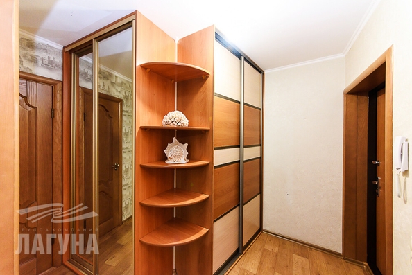 
   Продам 1-комнатную, 42.9 м², Сибирская ул, 115

. Фото 2.