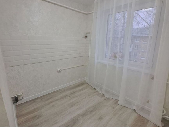 
  Продается 1-комн. квартира, 30.5 м², Бела Куна ул, д. 32
. Фото 4.