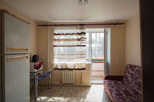 
   Продам секционку, 16 м², Елизаровых ул, 49

. Фото 2.