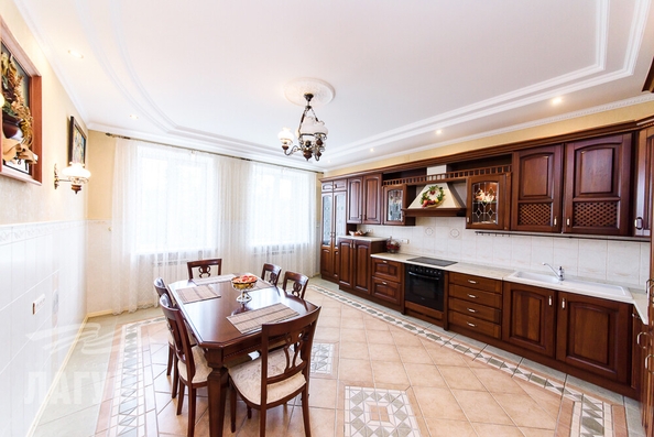 
   Продам 3-комнатную, 153.9 м², Дзержинского ул, 27

. Фото 23.