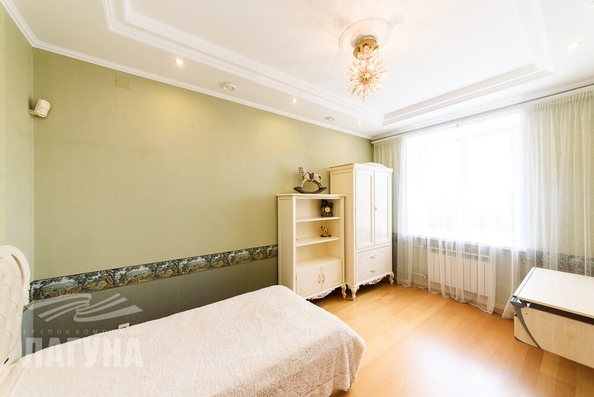 
   Продам 3-комнатную, 153.9 м², Дзержинского ул, 27

. Фото 24.