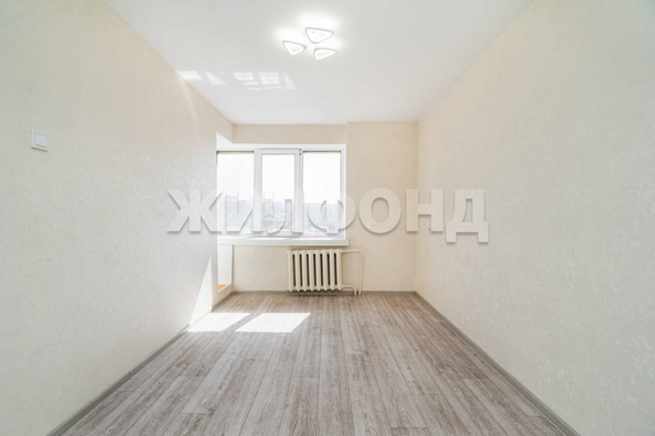 
   Продам секционку, 12.9 м², Светлый пер, 40а

. Фото 2.