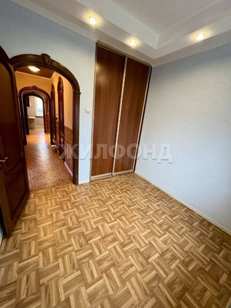 
   Продам 4-комнатную, 68 м², Айвазовского ул, 33

. Фото 5.