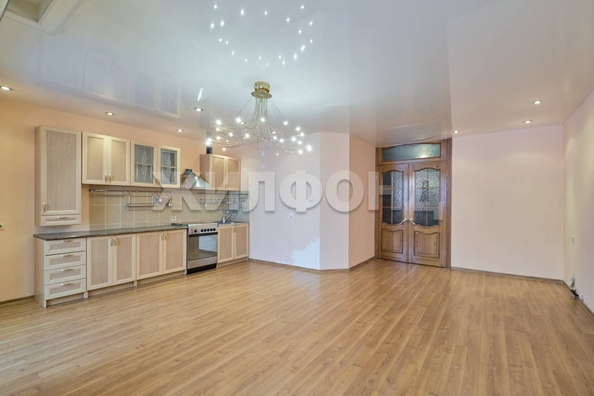 
  Продается 3-комн. квартира, 90 м², Лебедева ул, д. 5А
. Фото 2.