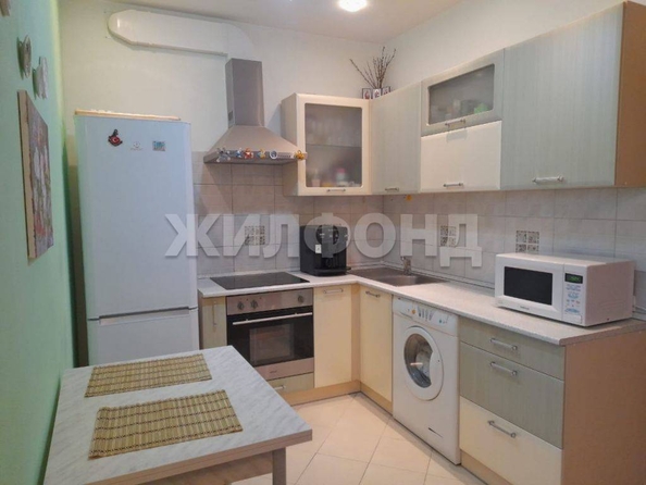 
  Продается 2-комн. квартира, 55 м², Базарный пер, д. 12
. Фото 5.