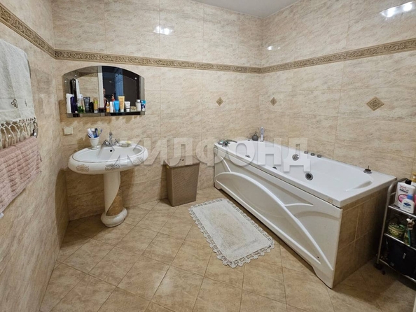 
  Продается 3-комн. квартира, 107.4 м², Аркадия Иванова ул, д. 27
. Фото 13.