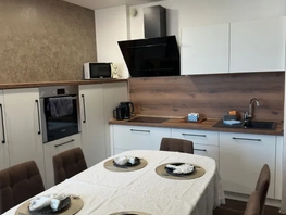 Снять трехкомнатную квартиру Дальневосточная ул, 100  м&sup2;, 6171 рублей