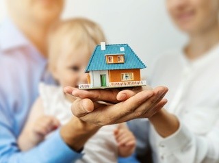 Банки хотят внести изменения в законодательство для покупателей жилья с материнским капиталом