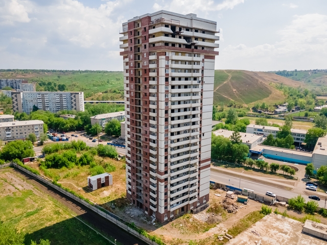 В Красноярске началась достройка первых проблемных домов